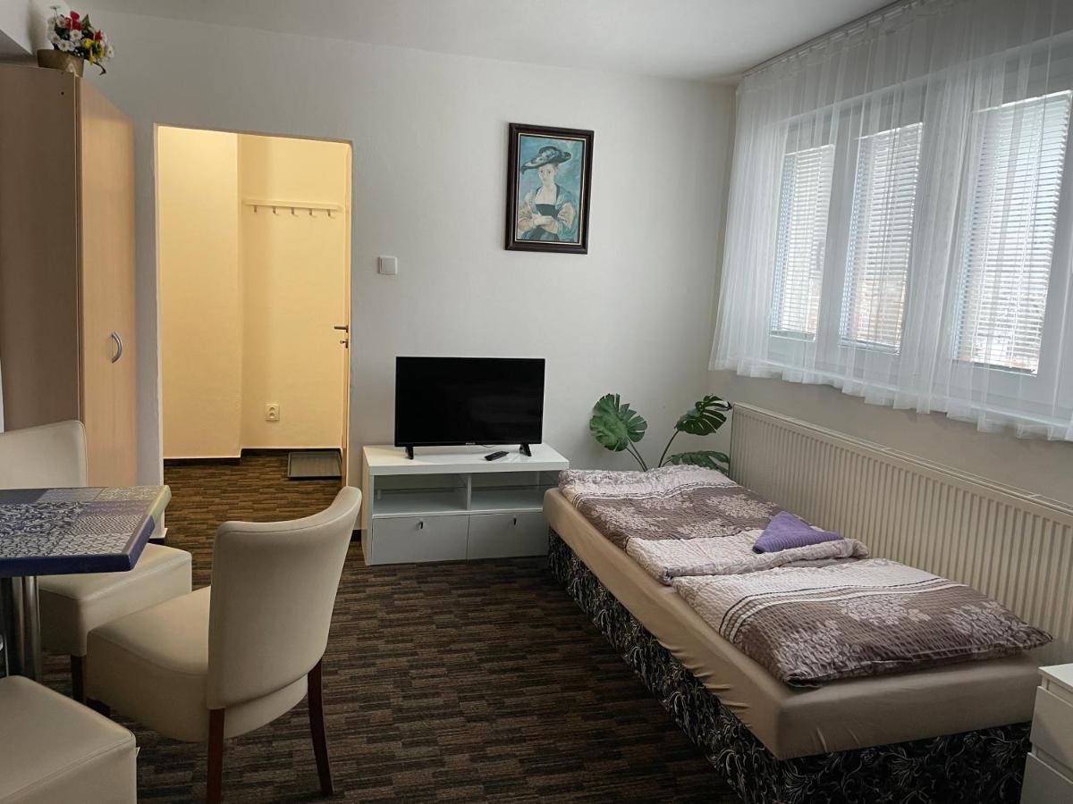 Cetnicka Stanice Hluboka Hluboká nad Vltavou Kültér fotó